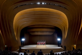 Il Presidente della Repubblica Sergio Mattarella con il Presidente della Repubblica dell’Azerbaigian Ilham Aliyev al centro culturale Heydar Aliyev in occasione del Forum Economico
