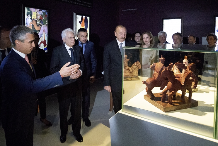Il Presidente della Repubblica Sergio Mattarella con il Presidente della Repubblica dell’Azerbaigian Ilham Aliyev in occasione della visita alla Mostra dedicata a Ismail I Sophi