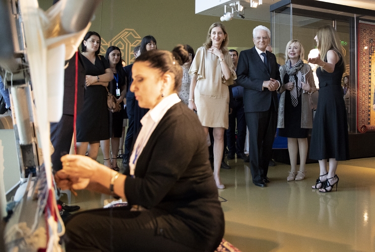 Il Presidente della Repubblica Sergio Mattarella in occasione della visita al Museo del Tappeto dell’Azerbaigian 