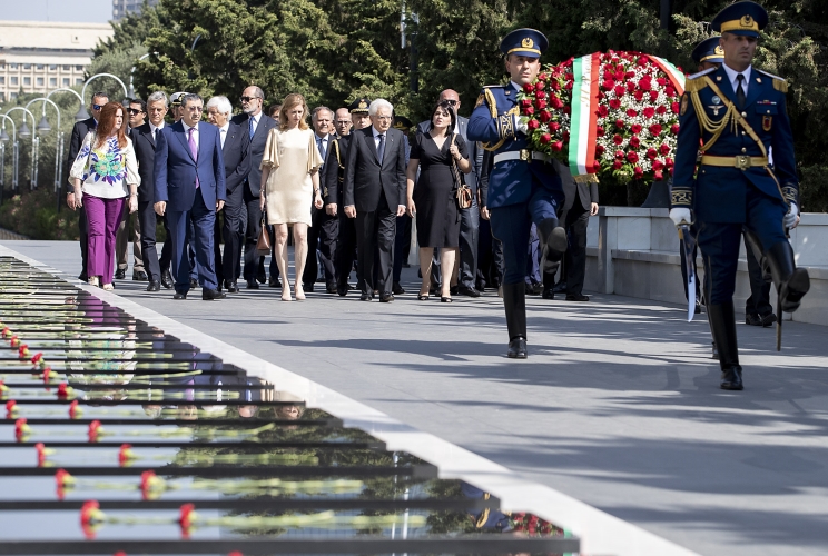 Il Presidente della Repubblica Sergio Mattarella in occasione di una deposizione di una corona di fiori al Cimitero dei Martiri