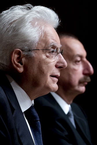  Il Presidente della Repubblica Sergio Mattarella con il Presidente della Repubblica dell’Azerbaigian Ilham Aliyev al centro culturale Heydar Aliyev in occasione del Forum Economico