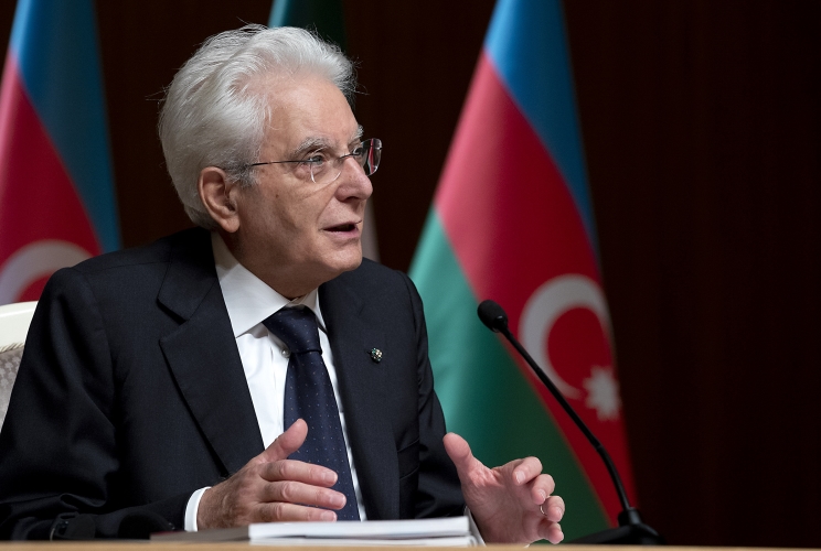 Il Presidente della Repubblica Sergio Mattarella al centro culturale Heydar Aliyev in occasione del Forum Economico