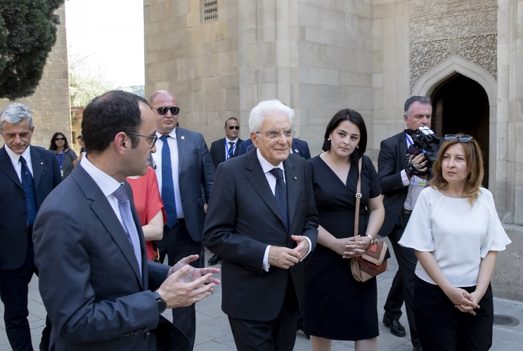Il Presidente Sergio Mattarella in occasione della visita alla "Città Vecchia" di Baku