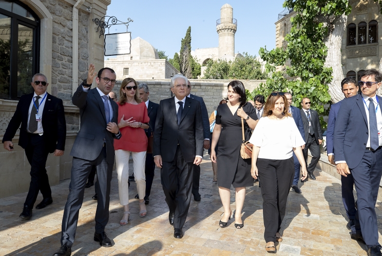 Il Presidente Sergio Mattarella in occasione della visita alla "Città Vecchia" di Baku