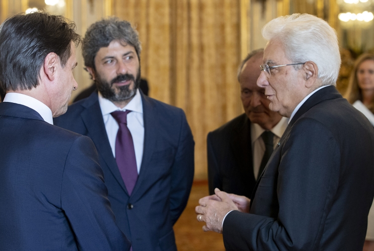 Il Presidente Sergio Mattarella con il Presidente del Consiglio Giuseppe Conte e il Presidente della Camera dei Deputati Roberto Fico, poco prima della cerimonia di giuramento del nuovo Giudice della Corte Costituzionale, Prof. Luca Antonini