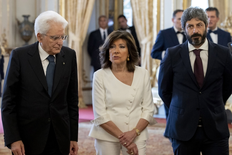 Il Presidente Sergio Mattarella con il Presidente del Senato Maria Elisabetta Alberti Casellati e il Presidente della Camera dei Deputati Roberto Fico, poco prima della cerimonia di giuramento del nuovo Giudice della Corte Costituzionale, Prof. Luca Antonini
