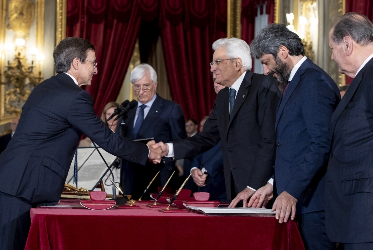 Il Presidente Sergio Mattarella in occasione della cerimonia di giuramento del nuovo Giudice della Corte Costituzionale, Prof. Luca Antonini