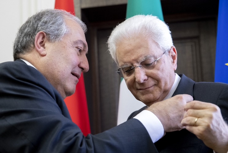  Il Presidente della Repubblica Sergio Mattarella con il Presidente della Repubblica d’Armenia, Armen Sarkissian in occasione dello scambio delle onorificenze