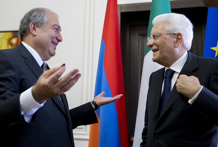  Il Presidente della Repubblica Sergio Mattarella con il Presidente della Repubblica d’Armenia, Armen Sarkissian in occasione dello scambio delle onorificenze