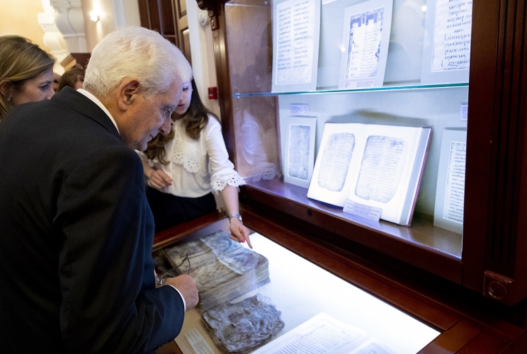  Il Presidente della Repubblica Sergio Mattarella nel corso della visita al Museo Matenadaran