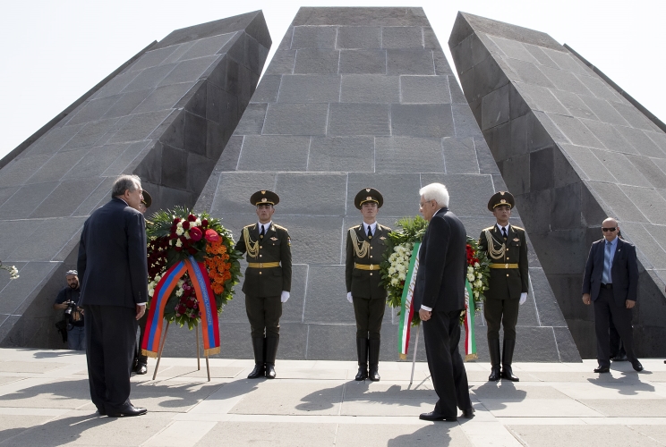 Il Presidente della Repubblica Sergio Mattarella con il Presidente della Repubblica d’Armenia, Armen Sarkissian al Memoriale di Tsitsernakaberd