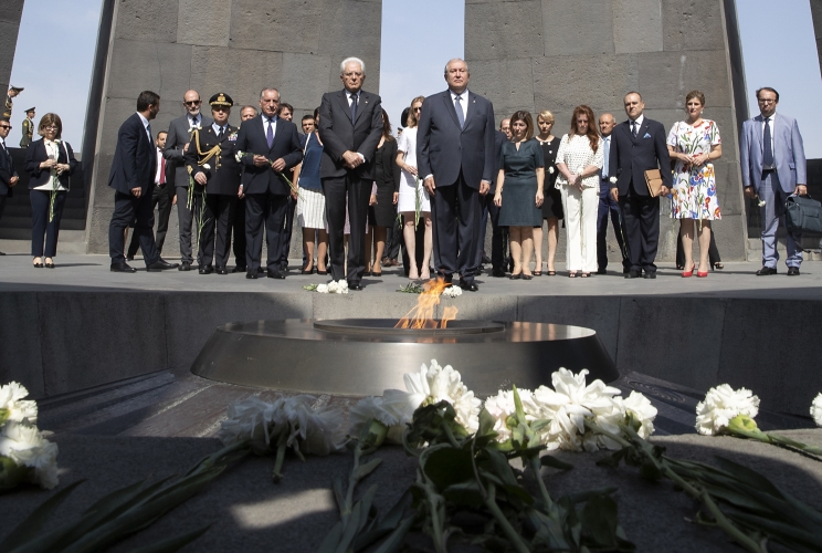 Il Presidente della Repubblica Sergio Mattarella con il Presidente della Repubblica d’Armenia, Armen Sarkissian al Memoriale di Tsitsernakaberd