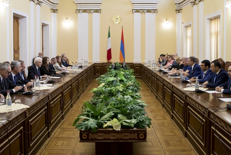  Il Presidente della Repubblica Sergio Mattarella con il Presidente dell’Assemblea Nazionale della Repubblica d’Armenia, Ara Babloyan 