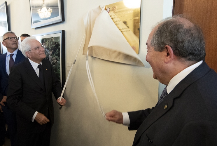 Il Presidente della Repubblica Sergio Mattarella con il Presidente della Repubblica d’Armenia, Armen Sarkissian in occasione dello scoprimento della targa intestata al Centro Regionale per la Conservazione, la Gestione e la Valorizzazione del Patrimonio Culturale