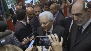 Mattarella saluta il personale dell’Ambasciata d’Italia, incontra una rappresentanza della collettività italiana, e risponde alle domande dei Giornalisti