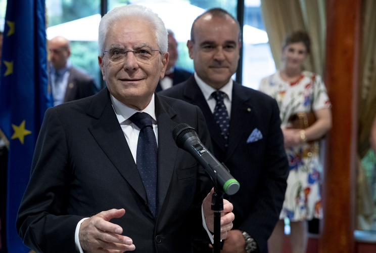 Il Presidente Sergio Mattarella con l'Ambasciatore d'Italia a Yerevan Vincenzo Del Monaco in occasione dell'incontro con una rappresentanza della comunità italiana