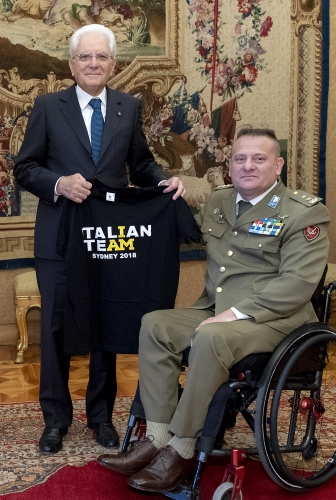 Il Presidente Sergio Mattarella con il Ten. Col. MOVM Gianfranco PAGLIA, Consigliere del Ministro della Difesa per le tematiche connesse al reinserimento nel mondo del lavoro del personale militare
