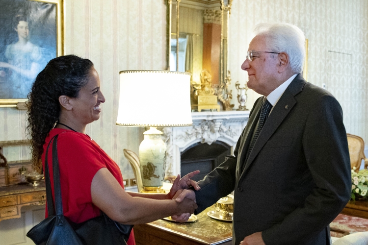 Il Presidente della Repubblica Sergio Mattarella con la cantante Noa
