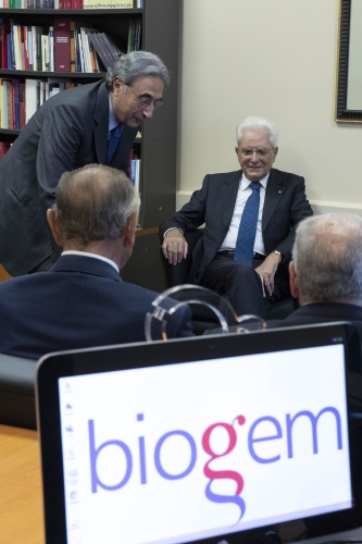 Il Presidente Sergio Mattarella con il Presidente della Biogem, Ortensio Zecchino, in occasione della  giornata inaugurale della X edizione del meeting "Le due culture" sul tema "Cosmologia. L'uomo eterno Ulisse nell'infinità dei mondi"