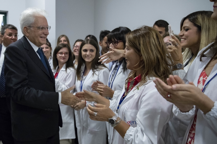 Il Presidente Sergio Mattarella visita i laboratori Biogem in occasione della giornata inaugurale della X edizione del meeting "Le due culture" sul tema "Cosmologia. L'uomo eterno Ulisse nell'infinità dei mondi"