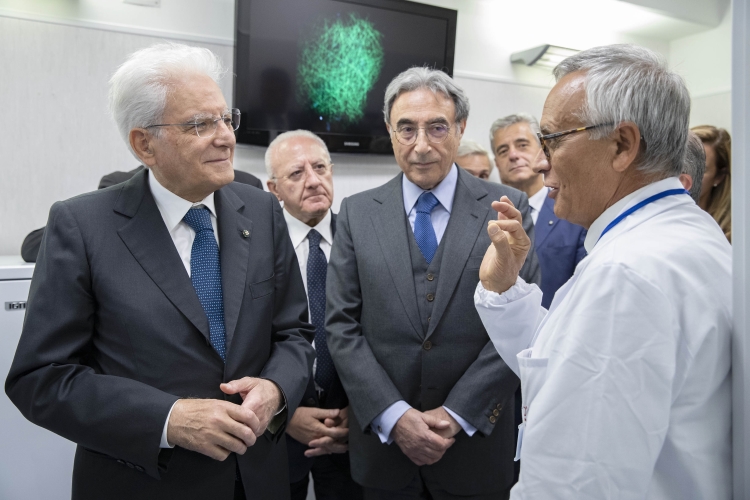 Il Presidente Sergio Mattarella visita i laboratori Biogem in occasione della giornata inaugurale della X edizione del meeting "Le due culture" sul tema "Cosmologia. L'uomo eterno Ulisse nell'infinità dei mondi"
