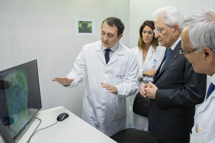 Il Presidente Sergio Mattarella visita i laboratori Biogem in occasione della giornata inaugurale della X edizione del meeting "Le due culture" sul tema "Cosmologia. L'uomo eterno Ulisse nell'infinità dei mondi"