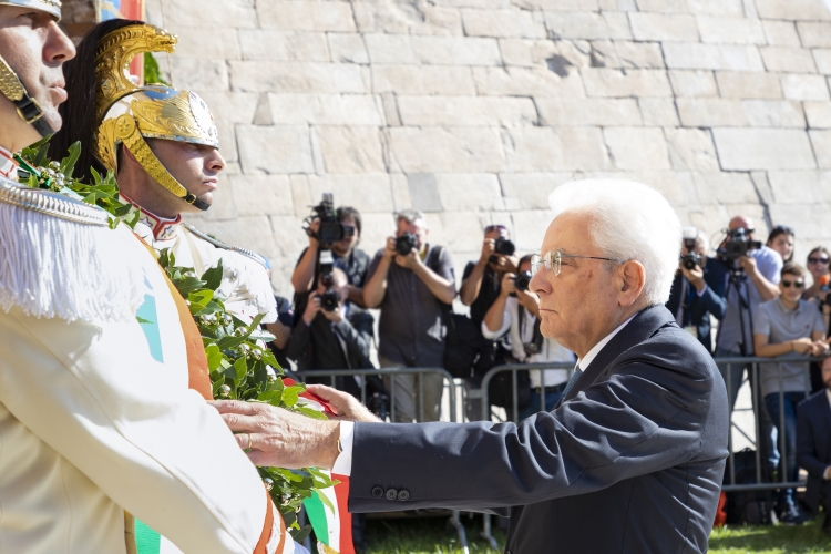 Il Presidente Sergio Mattarella a Porta San Paolo in occasione della deposizione di una corona d'alloro, nel 75° anniversario della difesa di Roma. 
