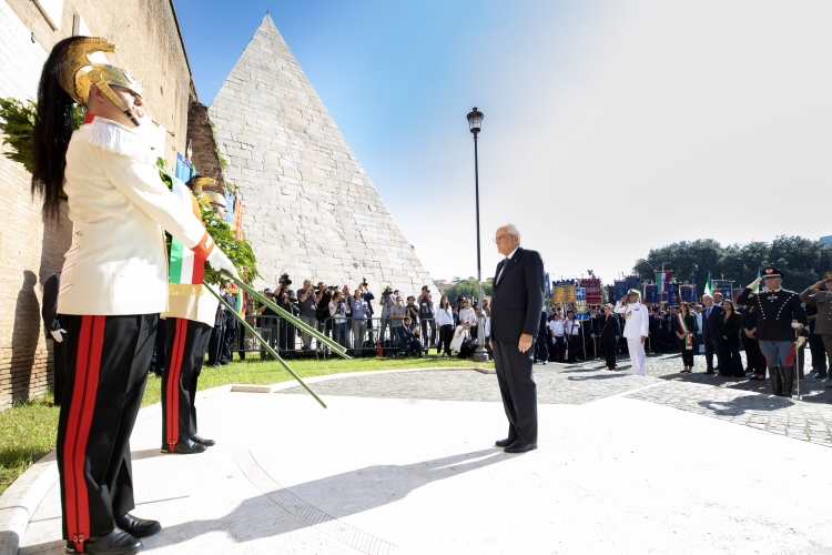 Il Presidente Sergio Mattarella a Porta San Paolo in occasione della deposizione di una corona d'alloro, nel 75° anniversario della difesa di Roma. 
