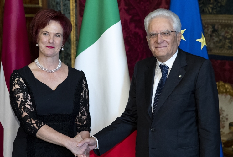 Il Presidente Sergio Mattarella con S.E. la Signora Solvita ĀBOLTIŅA, nuovo Ambasciatore della Repubblica di Lettonia, in occasione della presentazione delle Lettere Credenziali