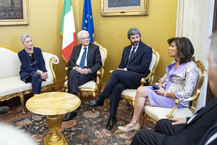 Il Presidente Sergio Mattarella con i Presidenti di Camera e Senato e con la Sig.na Marianna Scàlfaro, in occasione della cerimonia per il 100° anniversario della nascita del Presidente emerito della Repubblica, Luigi Scàlfaro
