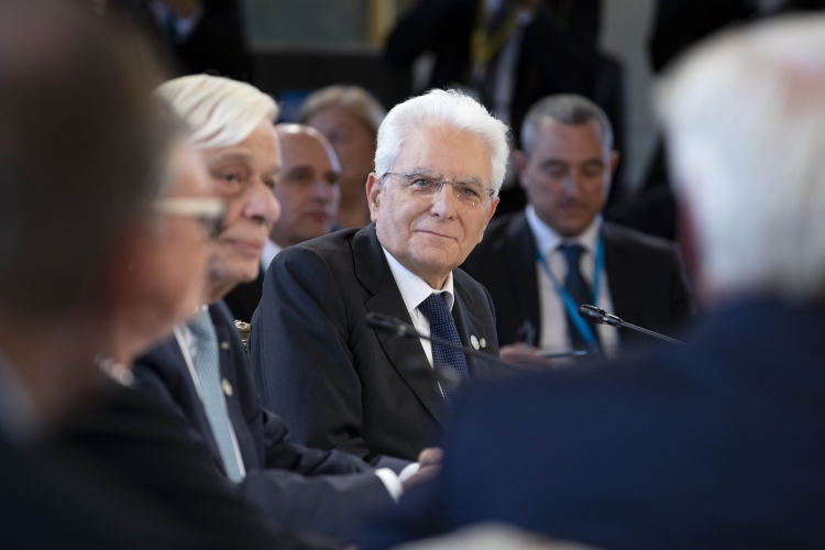 Il Presidente Sergio Mattarella durante la Prima sessione di lavoro su “Costruire la resilienza sociale: tra hard e soft security”