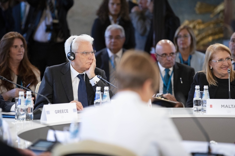 Il Presidente Sergio Mattarella durante la Prima sessione di lavoro su “Costruire la resilienza sociale: tra hard e soft security”