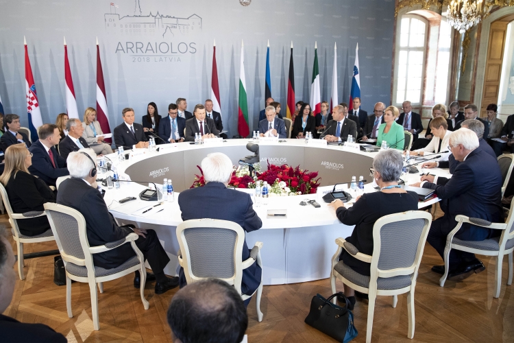Il Presidente Sergio Mattarella durante la Prima sessione di lavoro su “Costruire la resilienza sociale: tra hard e soft security”