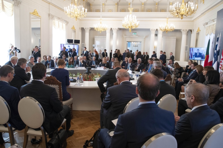Il Presidente Sergio Mattarella durante la seconda sessione di lavoro su “Il futuro dell’Europa dopo 100 anni”, in occasione della XIV Riunione informale dei capi di Stato del Gruppo Arraiolos