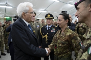 Il Presidente Sergio Mattarella in occasione dell'incontro con il contingente italiano inquadrato nella missione NATO E.F.P. in Lettonia
