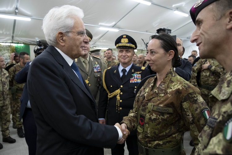 Il Presidente Sergio Mattarella in occasione dell'incontro con il contingente italiano inquadrato nella missione NATO E.F.P. in Lettonia
