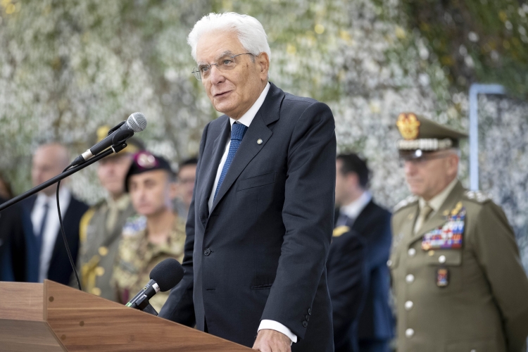 Il Presidente Sergio Mattarella in occasione dell'incontro con il contingente italiano inquadrato nella missione NATO E.F.P. in Lettonia