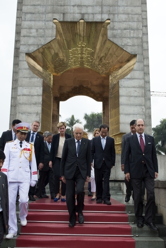 Il Presidente Sergio Mattarella rende omaggio al Monumento degli Eroi Nazionali e dei Martiri