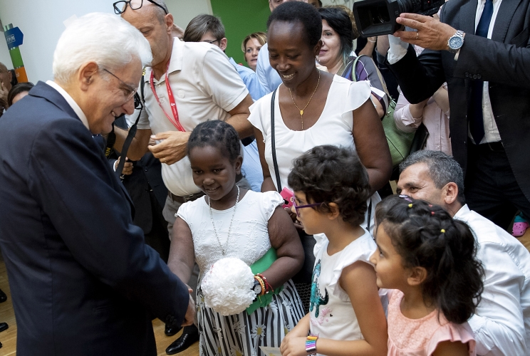 Il Presidente della Repubblica Sergio Mattarella in occasione della visita al Centro Maria Letizia Verga