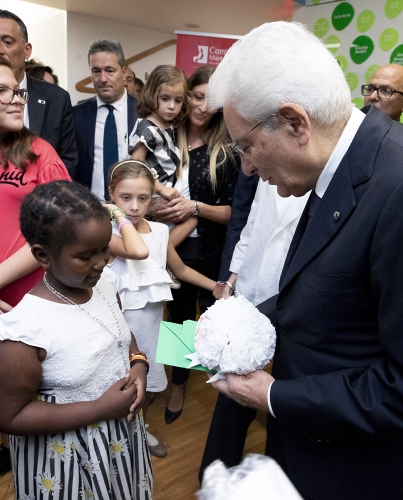 Il Presidente della Repubblica Sergio Mattarella in occasione della visita al Centro Maria Letizia Verga