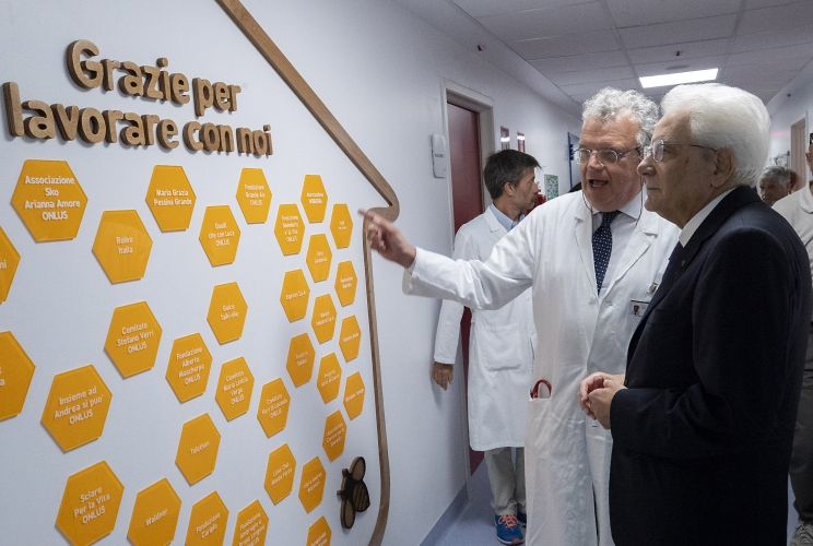 Monza - Il Presidente della Repubblica Sergio Mattarella in occasione della visita al Centro Maria Letizia Verga, accompagnato dal Direttore scientifico della Fondazione MBBM, Andrea Biondi 