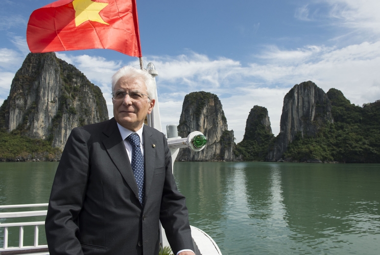 Il Presidente Sergio Mattarella visita la baia di Hanoi