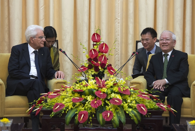 Il Presidente Sergio Mattarella con il Presidente del Comitato del Popolo, Le Hoang Quan