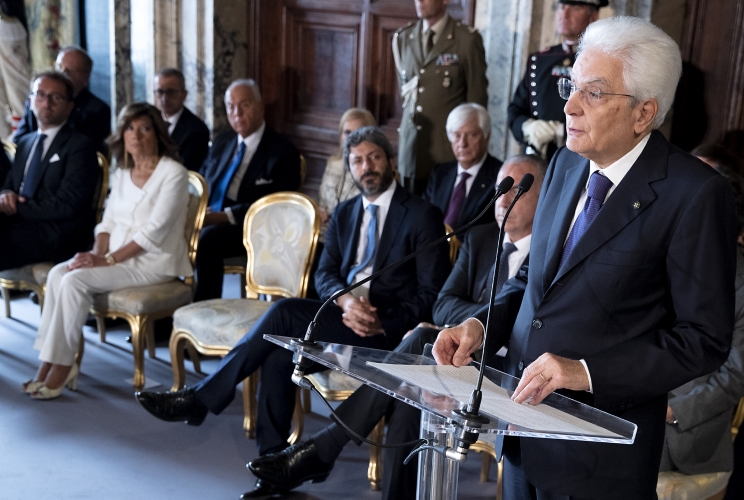 Il Presidente Sergio Mattarella rivolge il suo indirizzo di saluto in occasione della cerimonia di commiato dei nuovi componenti e seduta di insediamento del Consiglio nella nuova composizione