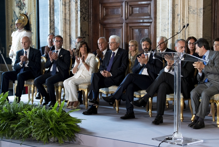 Il Presidente Sergio Mattarella al termine dell'intervento in occasione della cerimonia di commiato dei nuovi componenti e seduta di insediamento del Consiglio nella nuova composizione