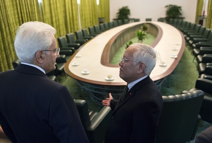 Il Presidente Sergio Mattarella con il Presidente del Comitato del Popolo, Le Hoang Quan 