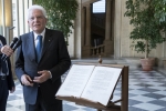 Mattarella: "La Costituzione base e garanzia della nostra libertà"