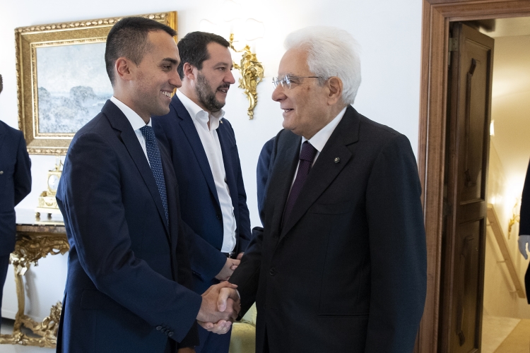 Il Presidente Sergio Mattarella con il Vice Presidente e Ministro dello Sviluppo Economico, del Lavoro e delle Politiche Sociali Luigi Di Maio in occasione dell'incontro per il prossimo Consiglio Europeo. 

