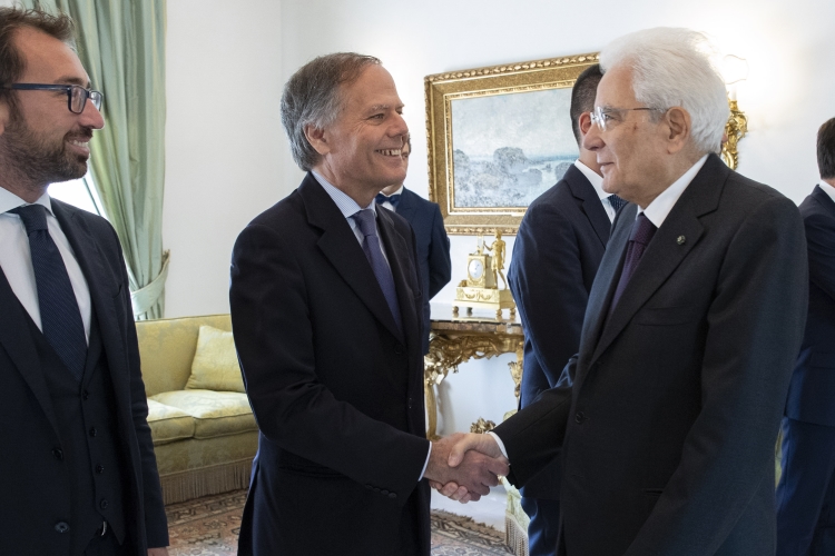 Il Presidente Sergio Mattarella con il Ministro degli Affari Esteri e della Cooperazione Internazionale Enzo Moavero Milanesi in occasione dell'incontro per il prossimo Consiglio Europeo.
