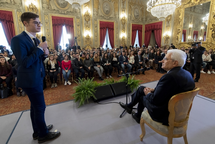 Il Presidente Sergio Mattarella in occasione dell'incontro con alcune scolaresche delle Scuole Secondarie di II grado 